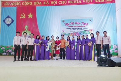 VIDEO HD HS THỰC HIỆN CHUYỂN TRƯỜNG TRÊN CỔNG DVC