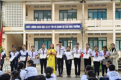 TRƯỜNG THCS BA ĐỘNG KHEN THƯỞNG NHỮNG EM HỌC SINH ĐẠT HỌC SINH GIỎI CẤP TRƯỜNG NĂM HỌC 2024-2025