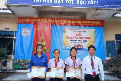 TRƯỜNG THCS BA ĐỘNG TRANG TRỌNG TỔ CHỨC LỄ TỔNG KẾT VÀ TRAO THƯỞNG NĂM HỌC 2024-2025
